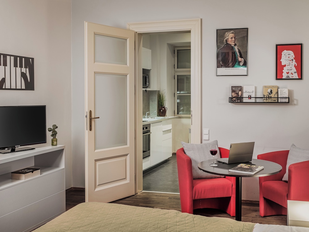 4 Arts Apartments by Adrez Living 24/52