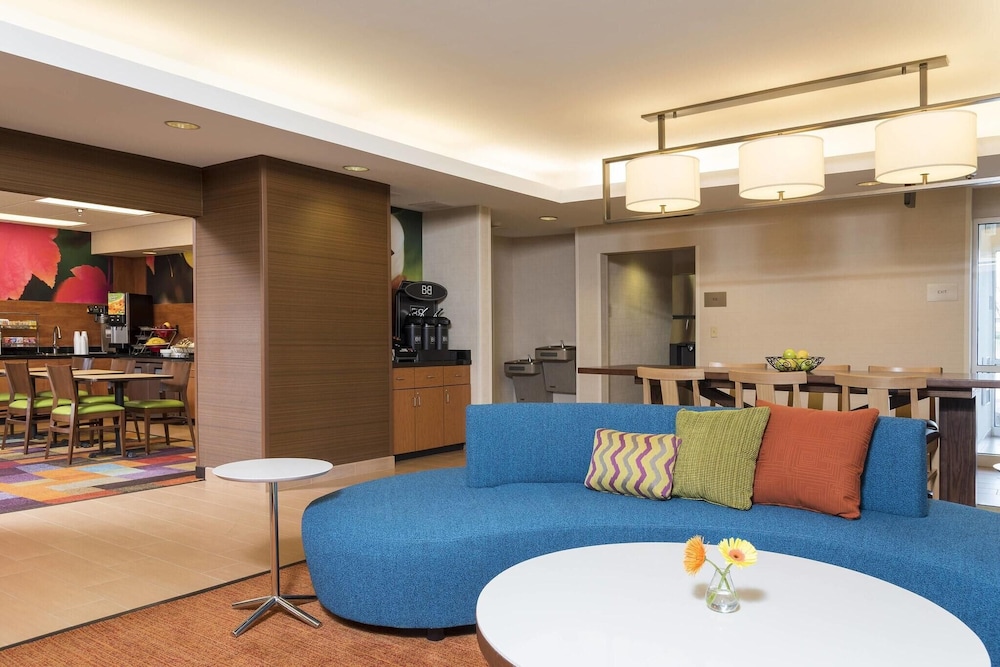 Spark by Hilton Bloomington 30/43