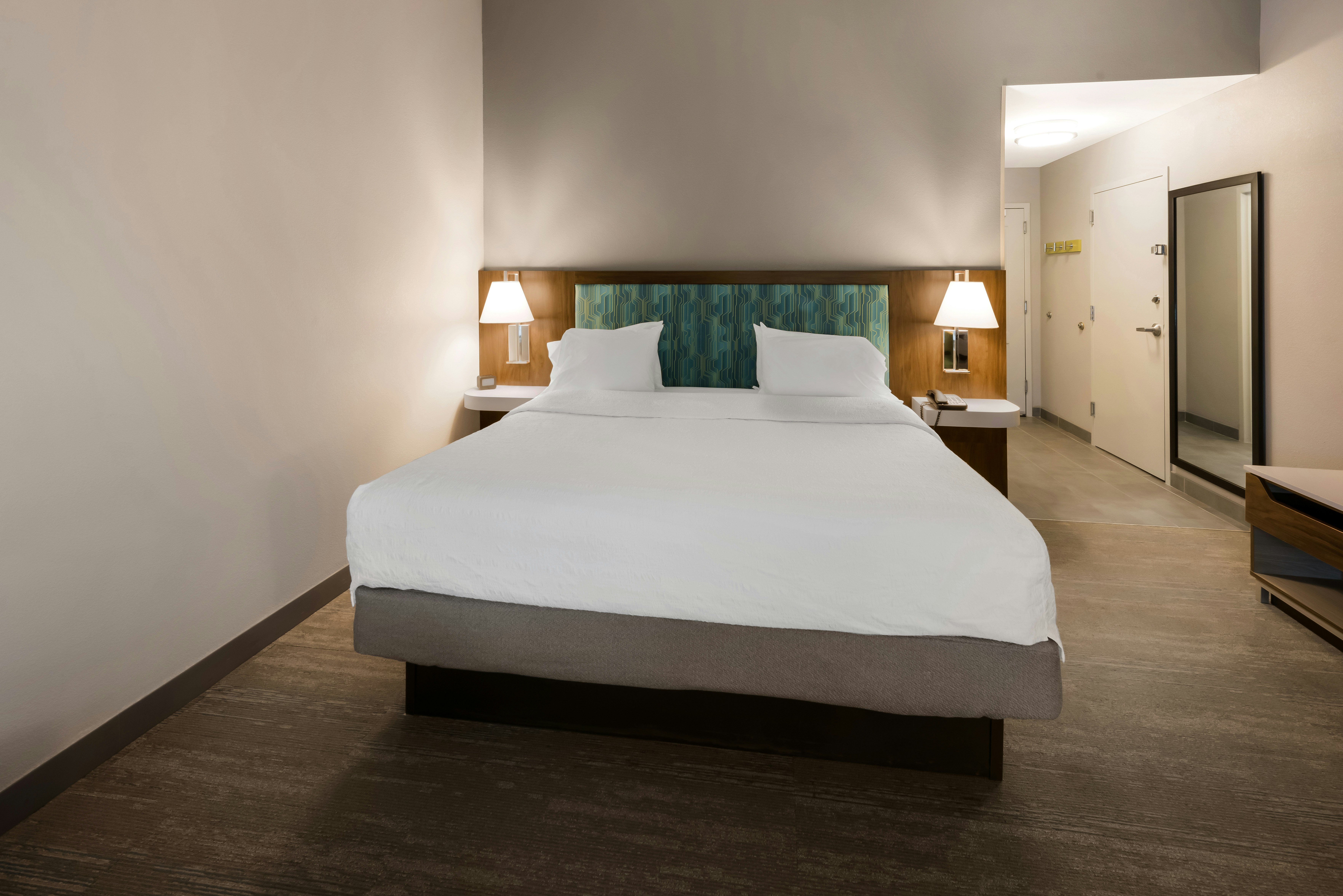 ROOM, KING BED