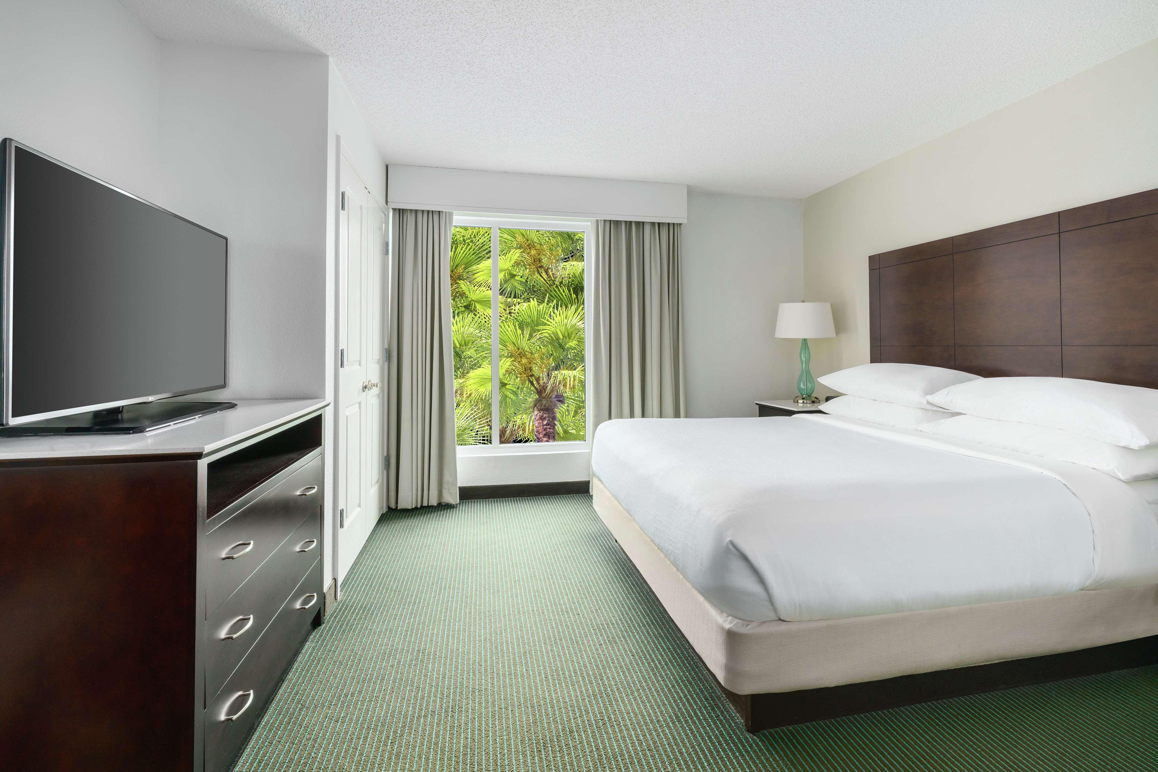 جناح ديلوكس بسرير كينج بغرفتين، Embassy Suites by Hilton Orlando Lake Buena Vista Resort 3/5