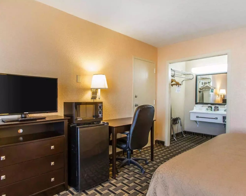 Quality Inn Ada near University 36/43