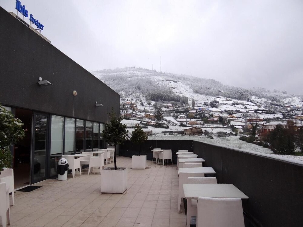 IBIS OVIEDO 2/59