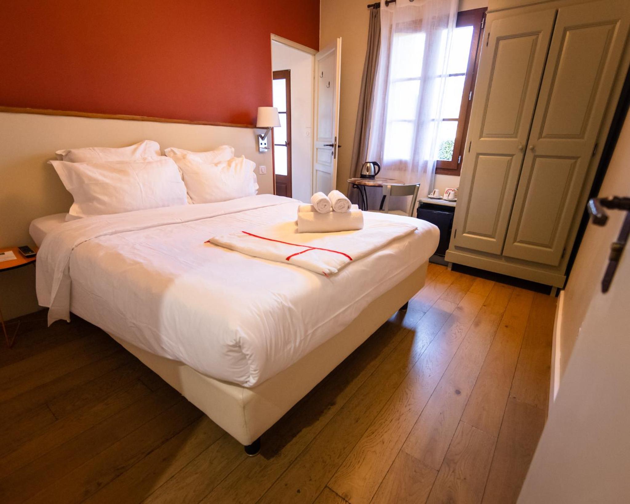 Double Bed