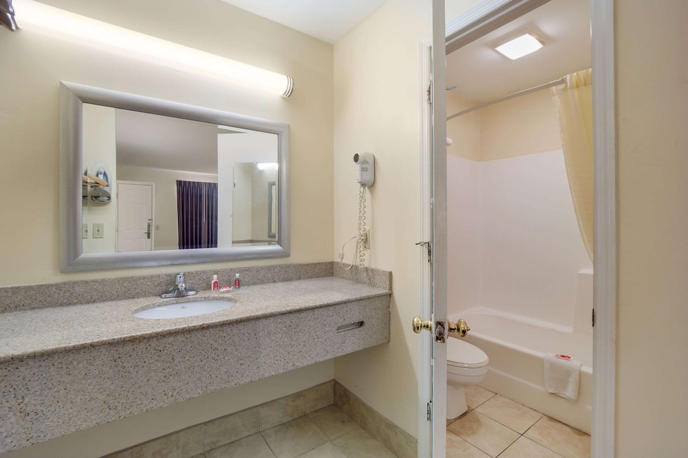 Econo Lodge Santee SC 10/28