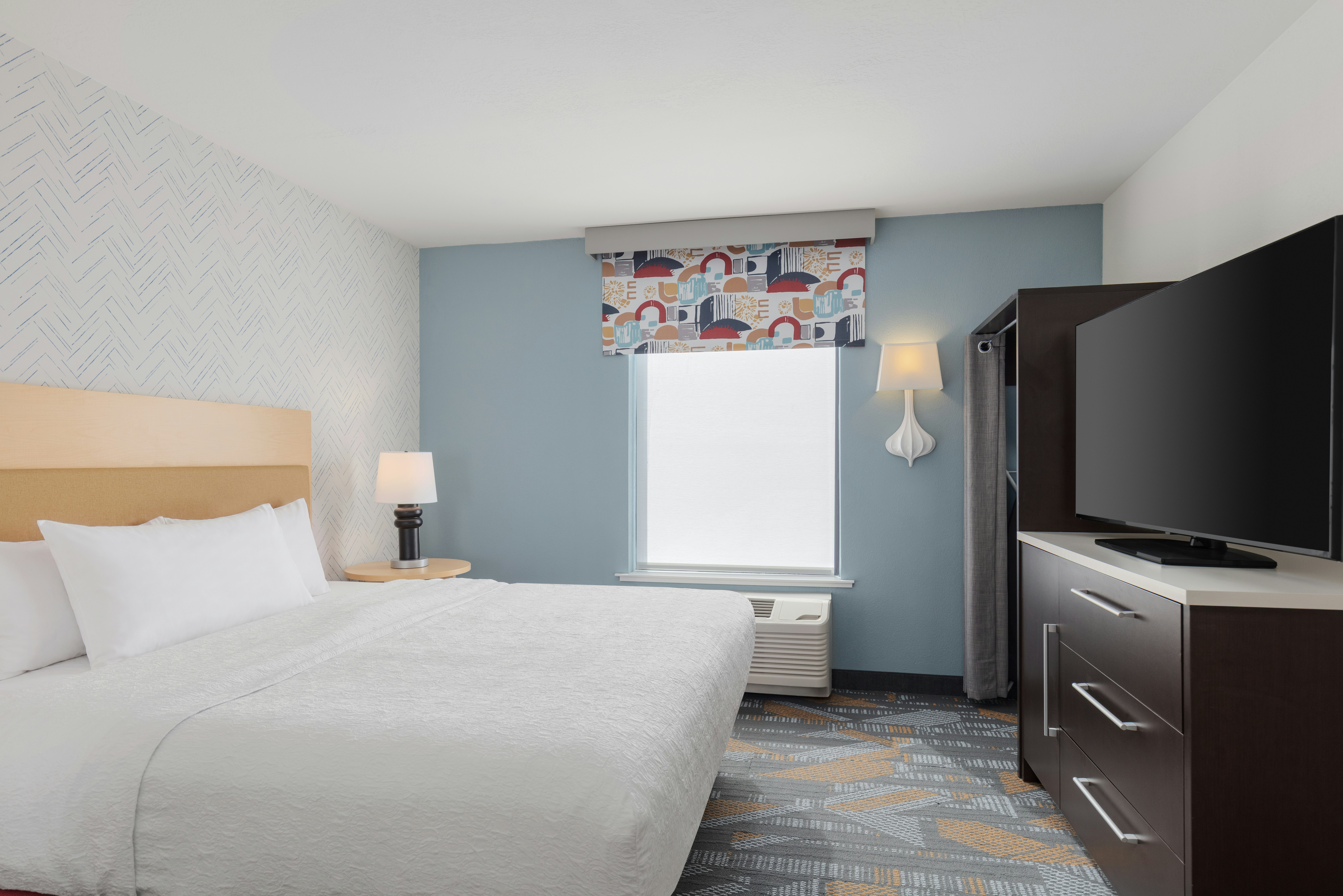 SUITE, KING BED, ACCESSIBLE