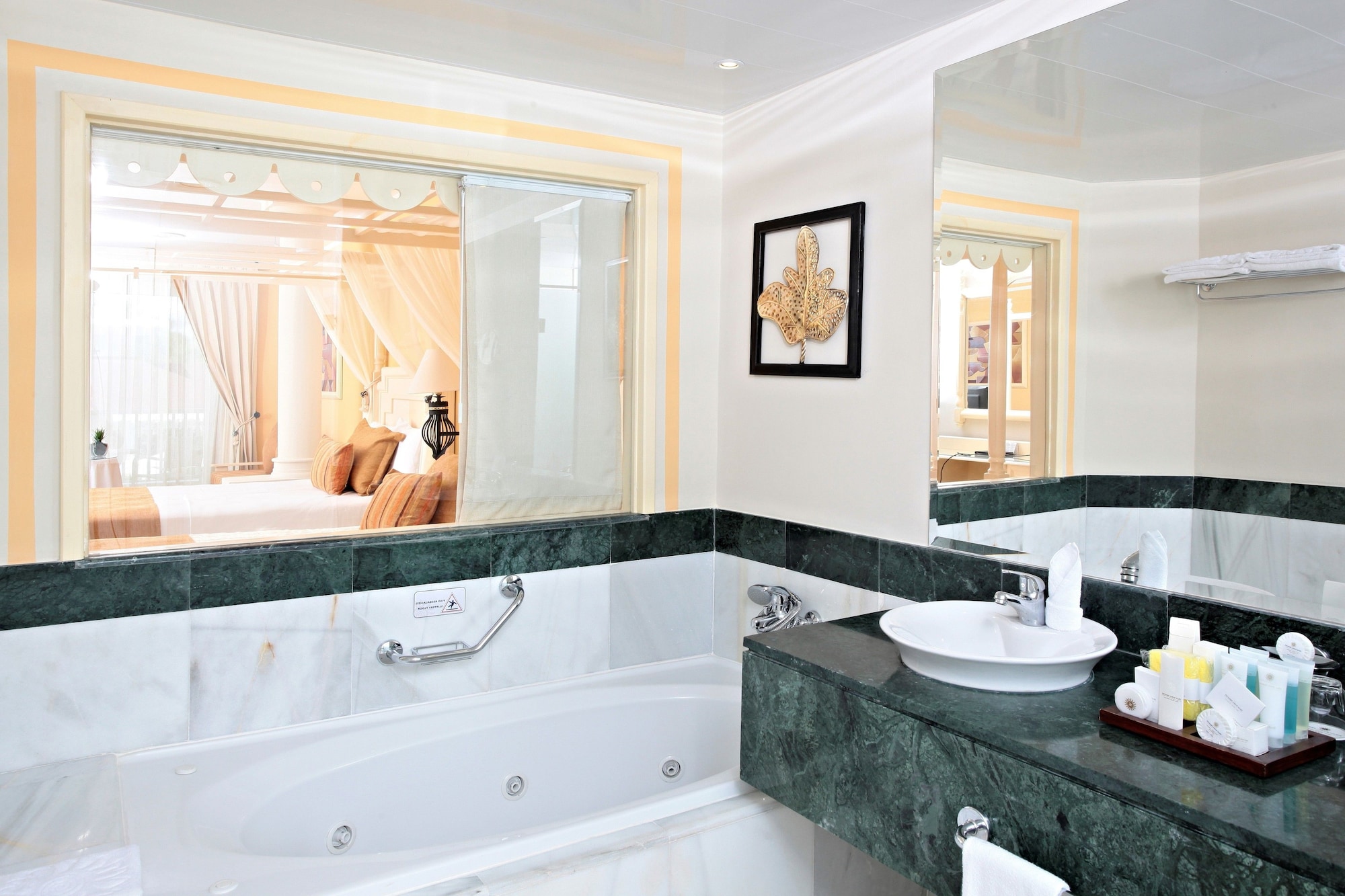 Junior Suite, Deluxe, 2 Queen Beds, Ocean Front