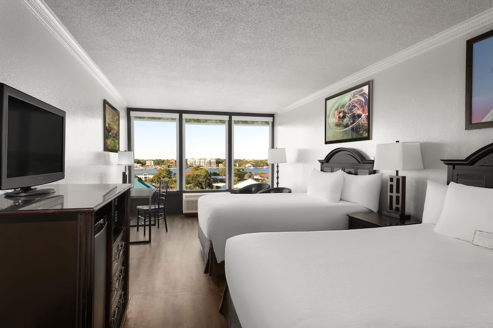 Room, 2 Queen Beds, City View