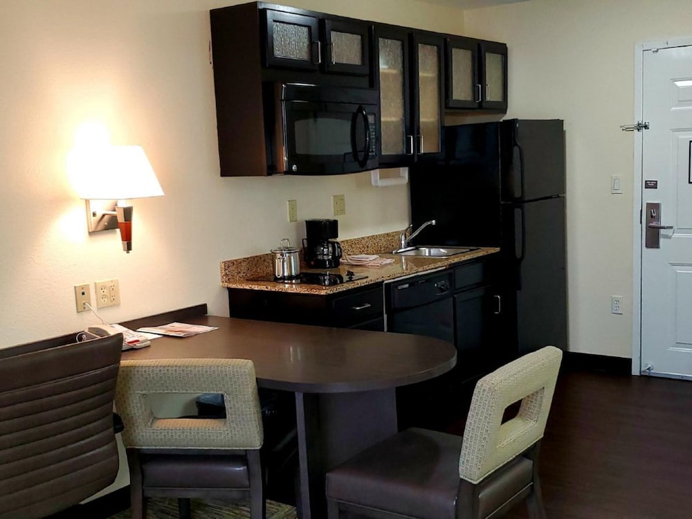 Candlewood Suites Houston Medical Center 49/72