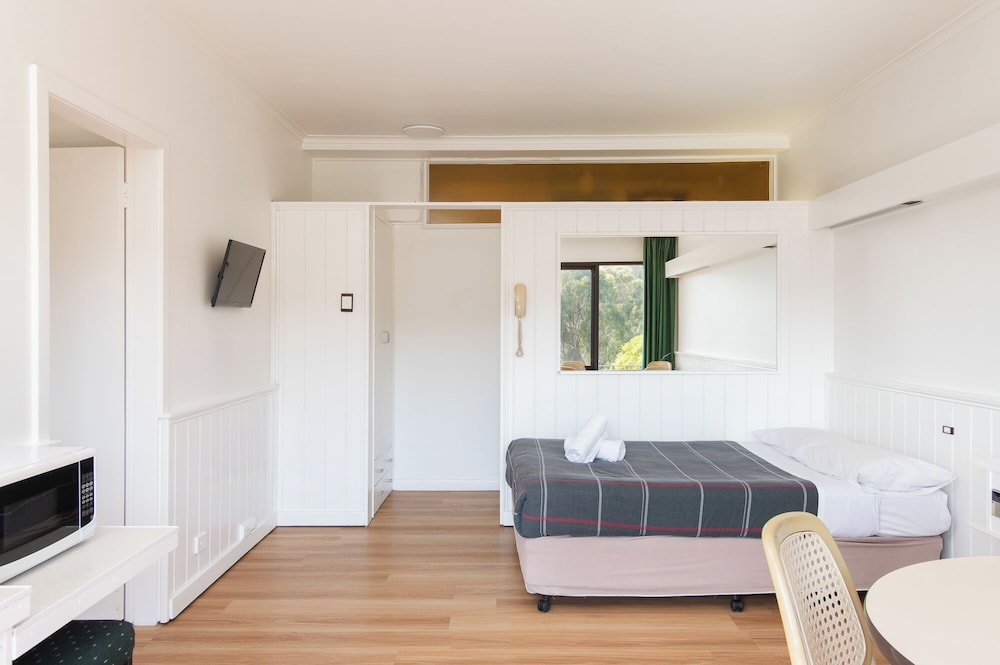 Village Family Motor Inn 20/47