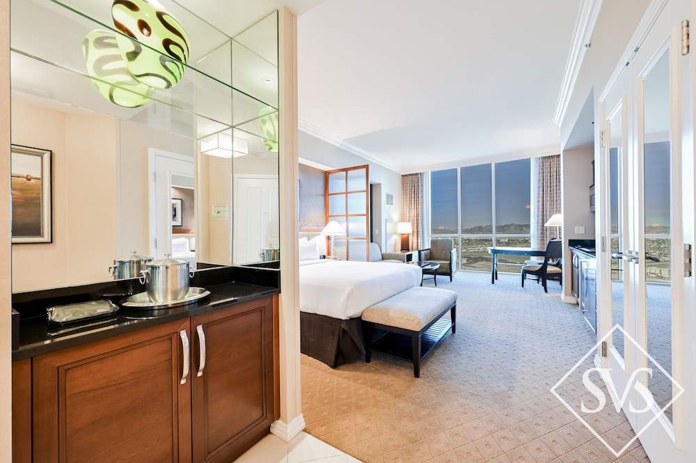 Stripviewsuites At Signature 39/73