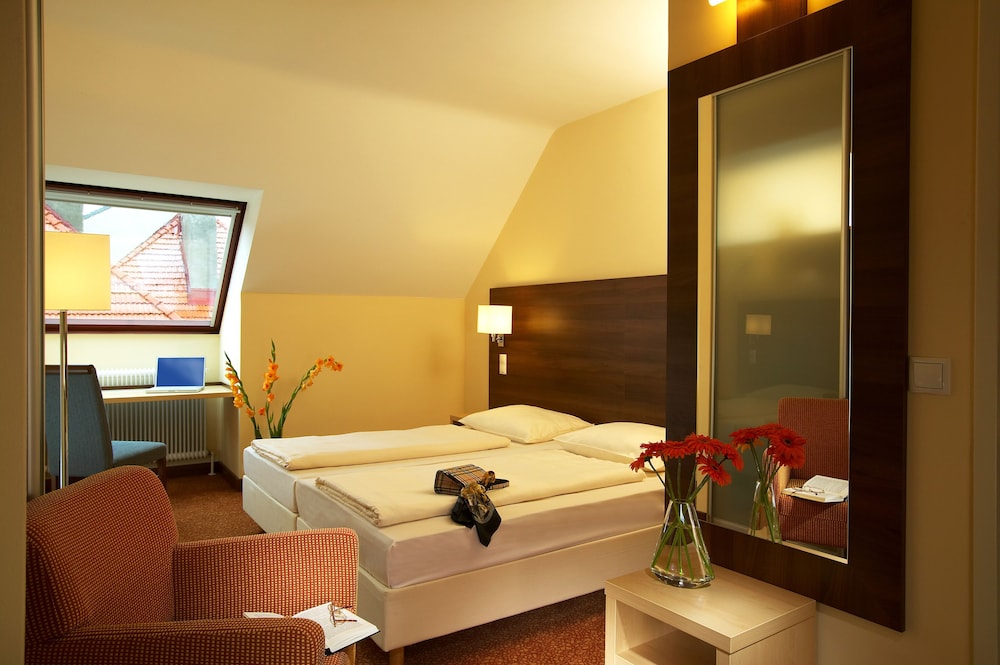 ALPHA HOTEL 13/33