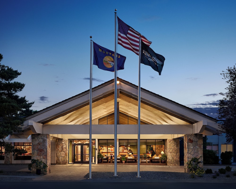 Field & Stream Lodge Bozeman 3/53