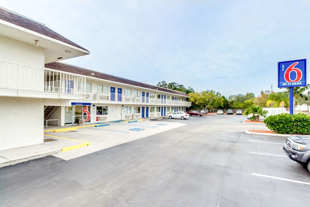 Motel6 Venice, FL 48/63