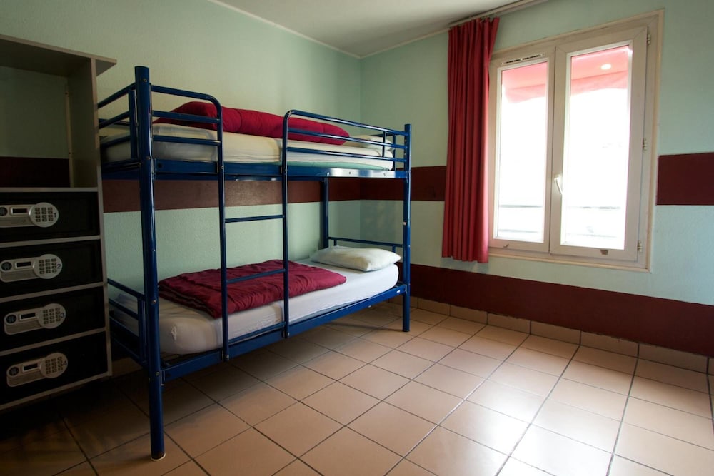 Auberge Internationale Des Jeunes 27/44