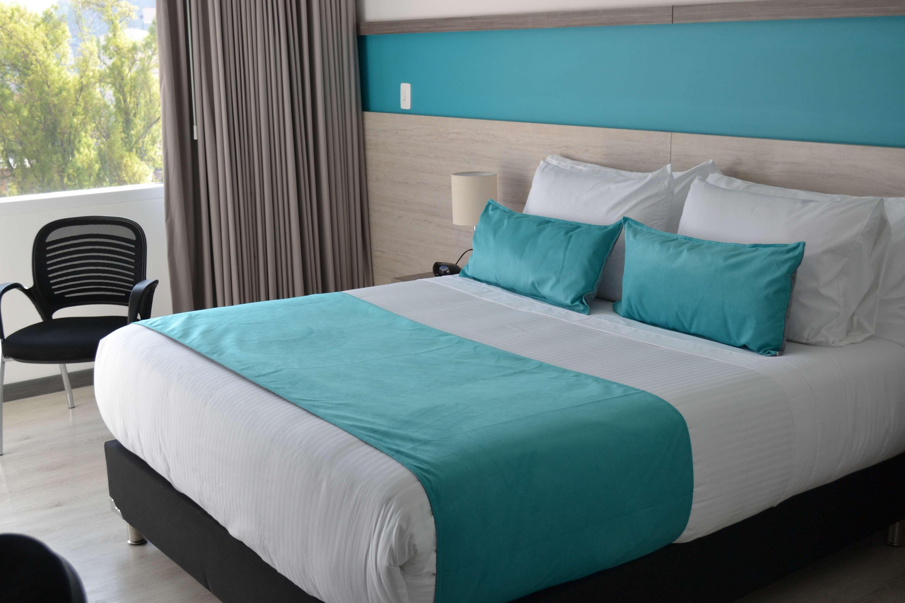 Room, Queen Bed