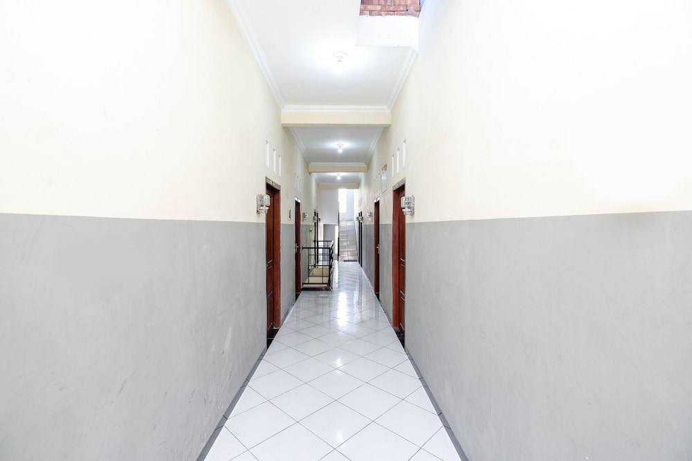 Hotel SUPER OYO 2209 Solo Point Guest House Syariah 8/31