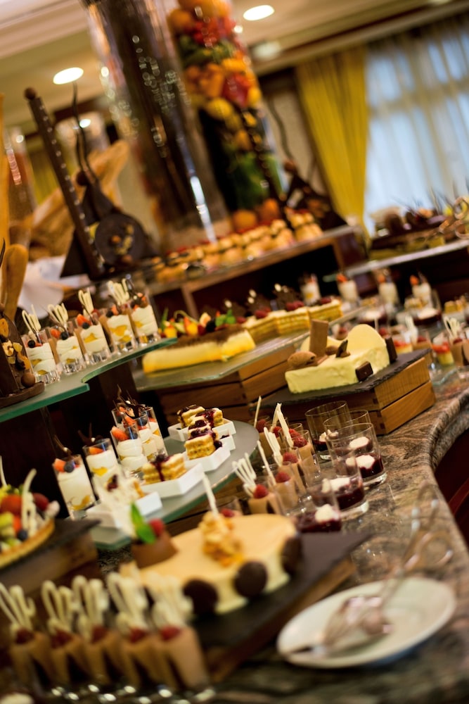 Warwick Doha Hotel 45/59