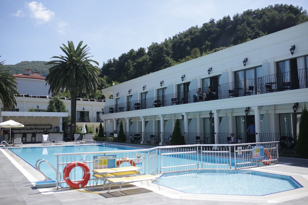 Northdoor Hotel 32/50