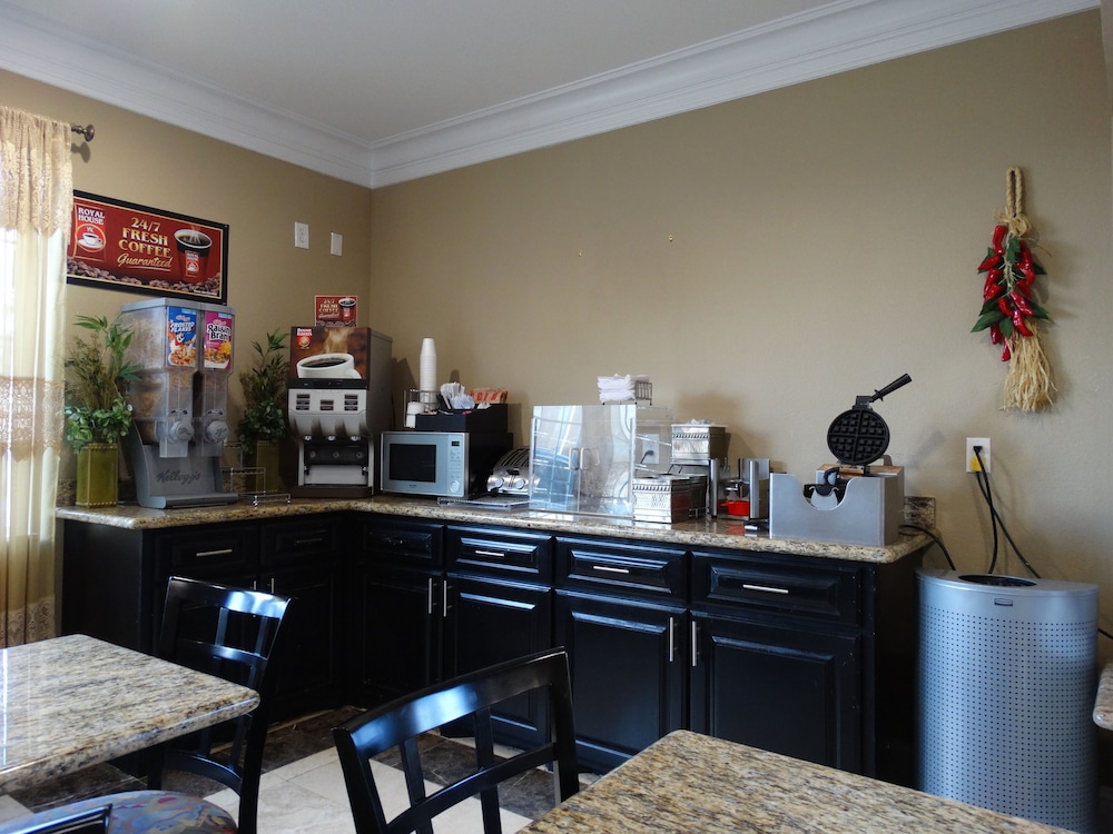 Regency Inn & Suites Baytown 43/62