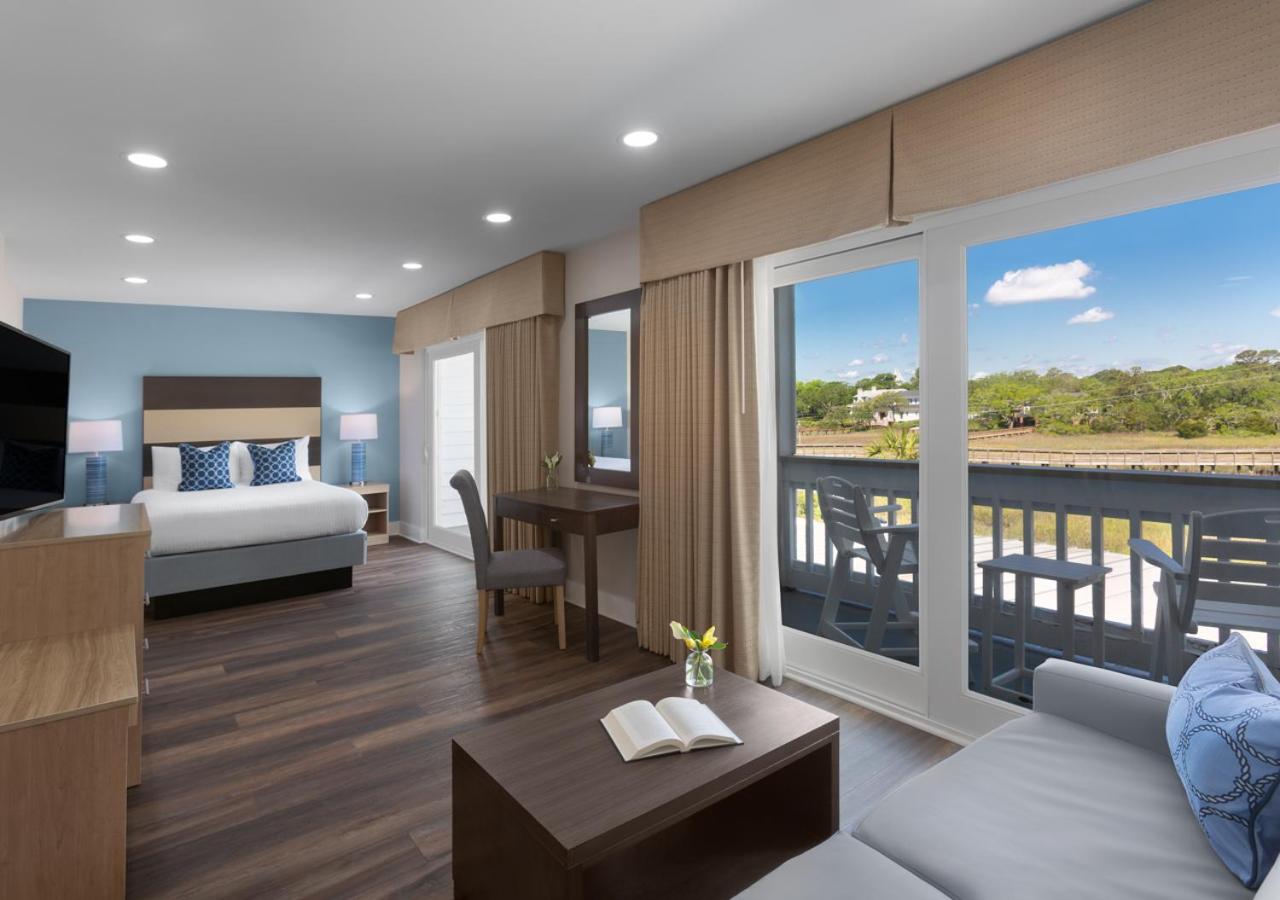 جناح جونيور، Shem Creek Inn 2/4