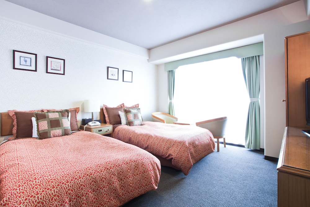 ROOM, TWIN BEDS