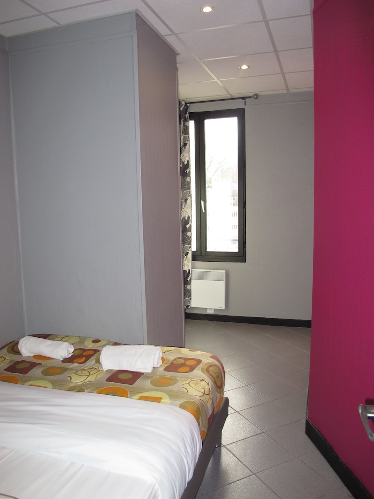 ROOM, DOUBLE BED