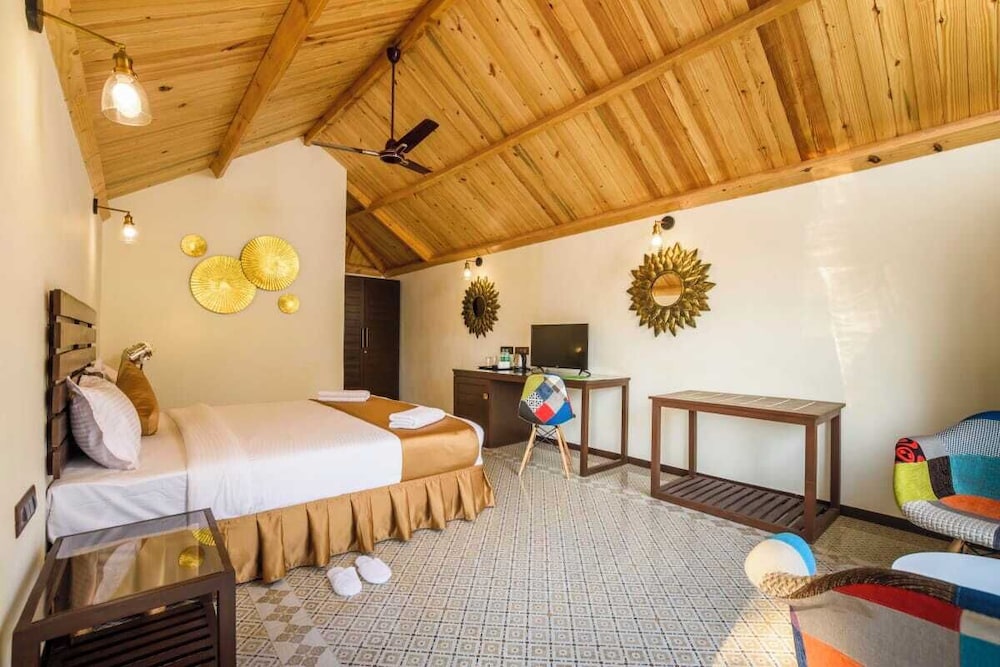 Stone Wood Resort & Spa 20/50