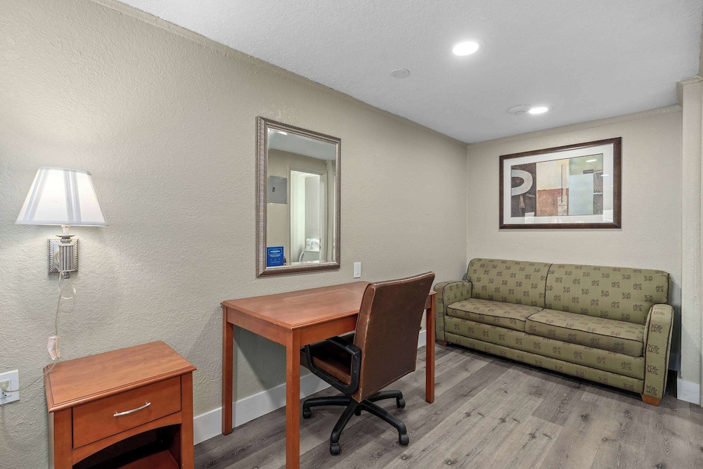 Travelodge by Wyndham Kissimmee/Orlando 35/46