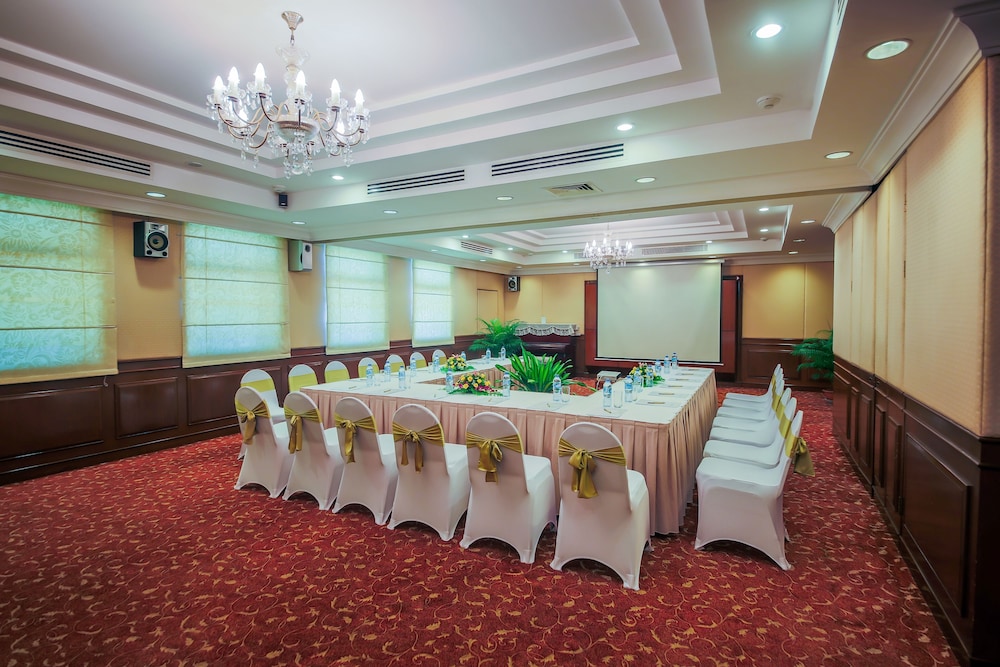 Diamond Westlake Suites 30/50