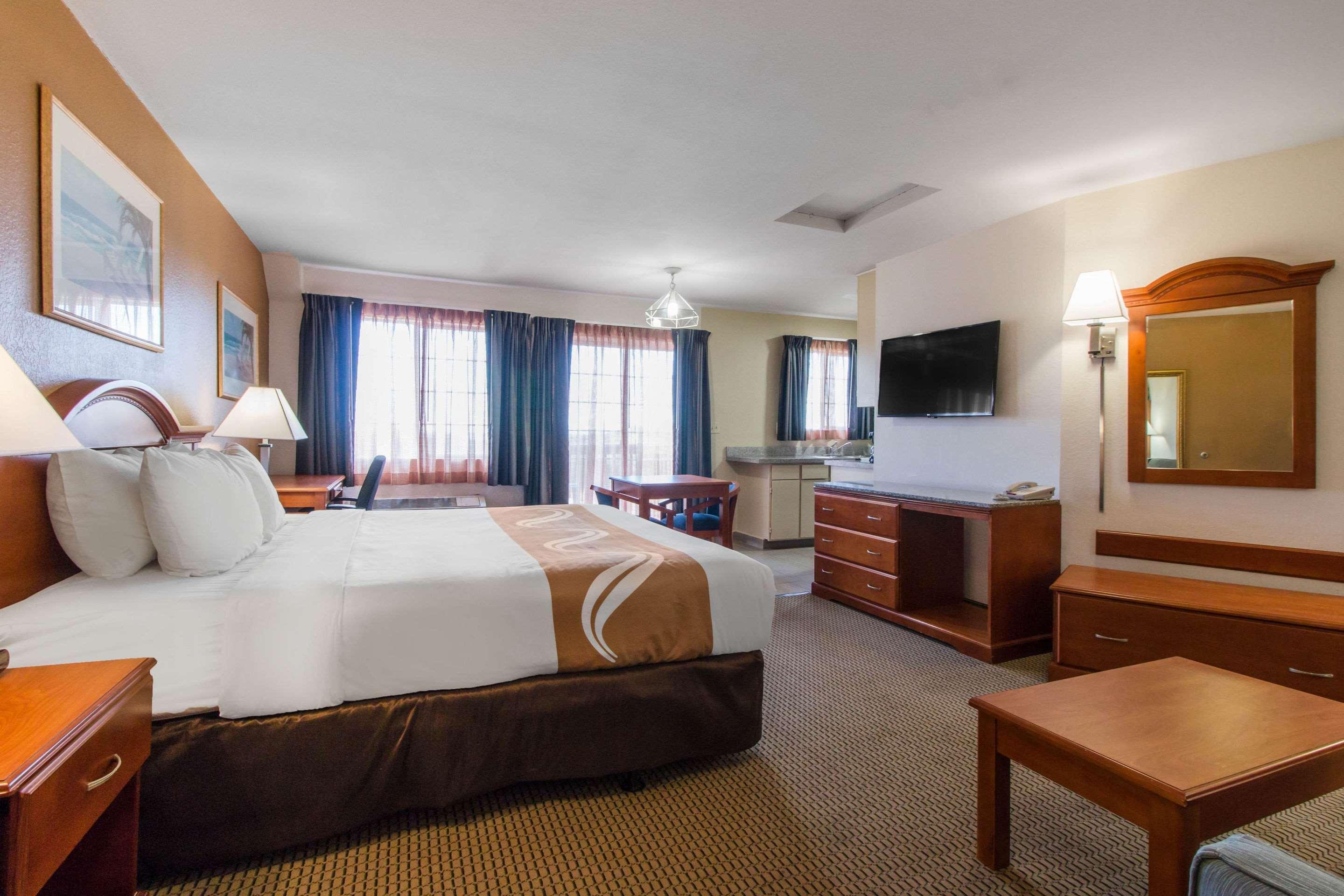 Efficiency, Suite, King Bed
