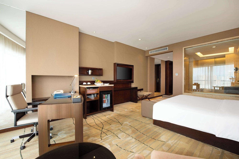 Superior, King Bed, Wyndham Putian Downtown 3/4