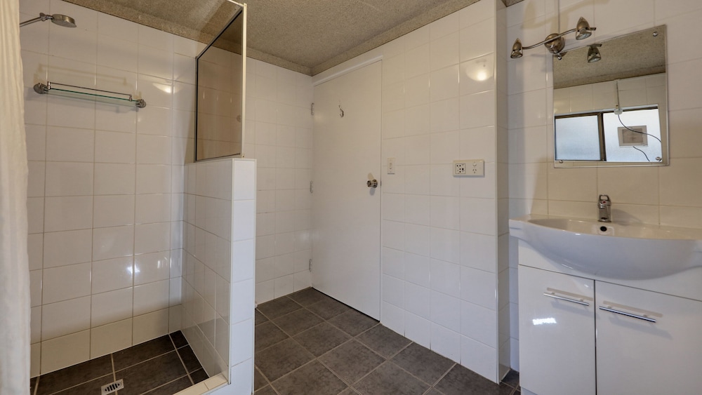 HAMILTON HUME MOTOR INN YASS 24/26