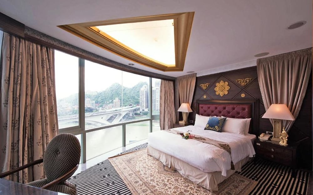 Lake Hotel Taipei 12/50