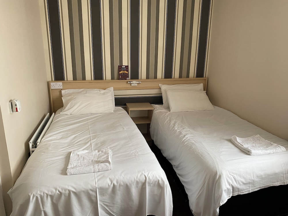 The Arncliffe Hotel 12/50
