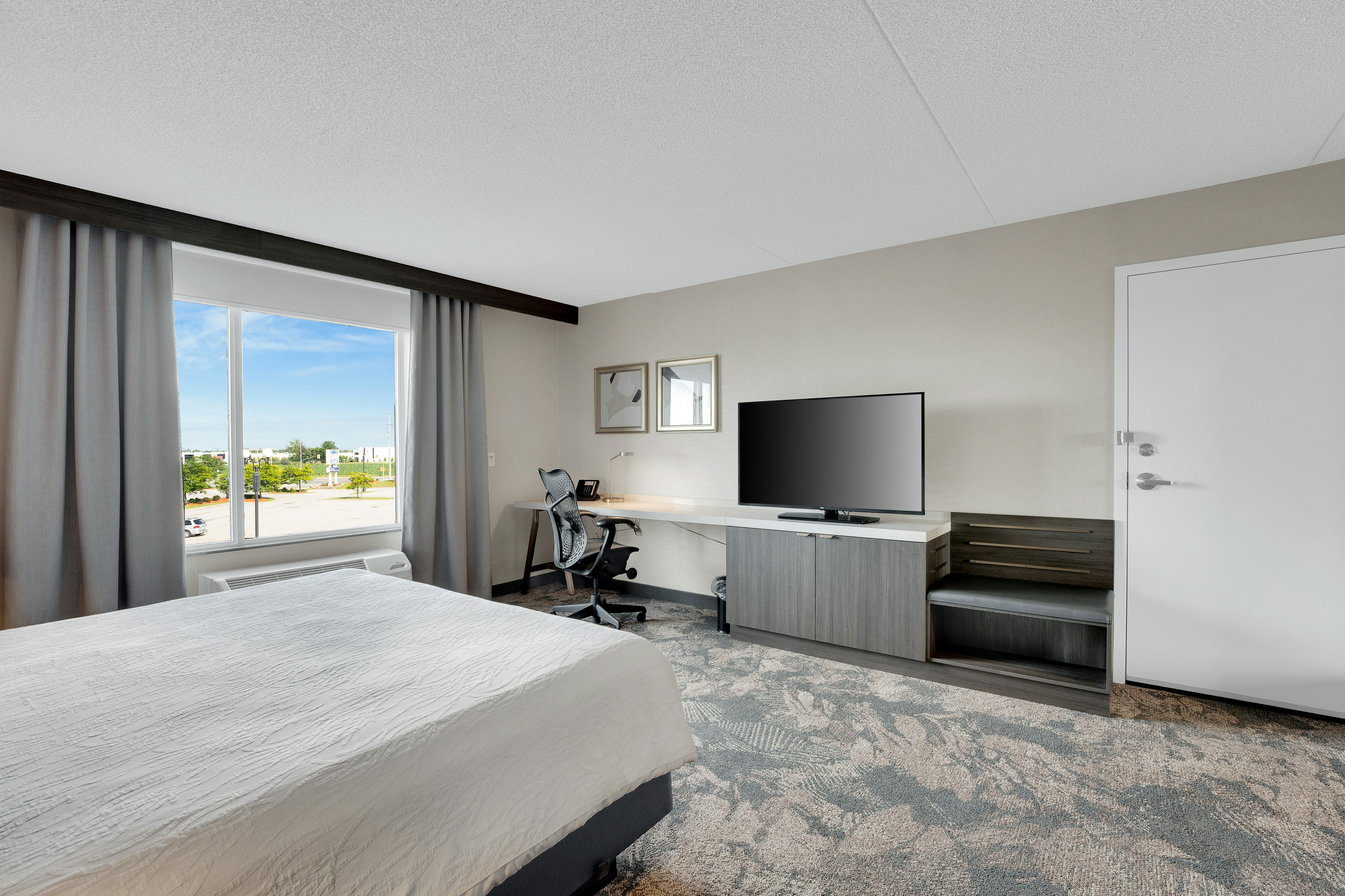 Evolution, King Bed, Accessible