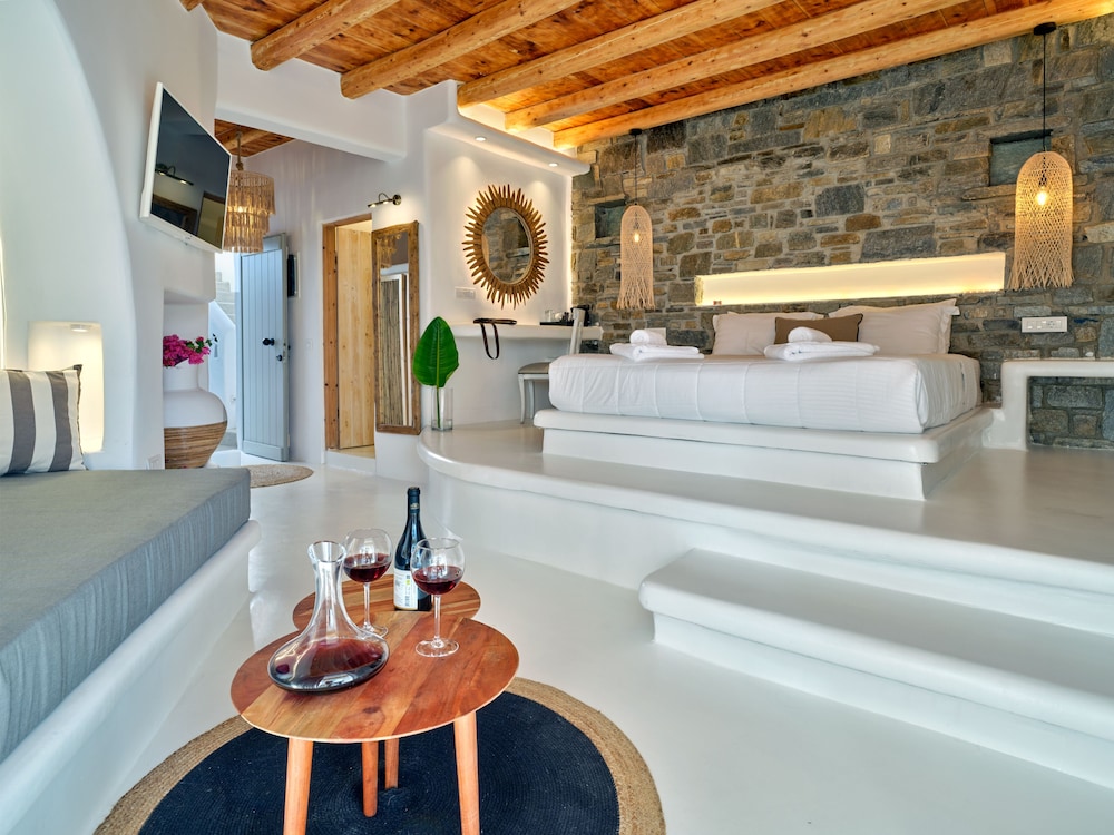 Zefi Hotel & Suites 54/75