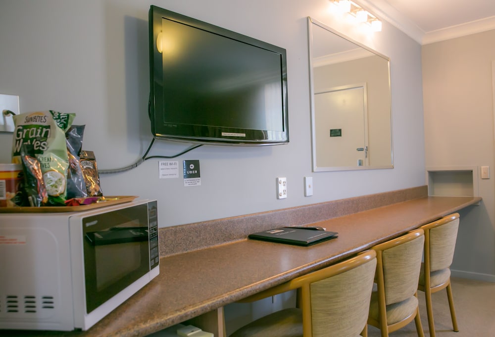 GOSFORD PALMS MOTOR INN 49/62