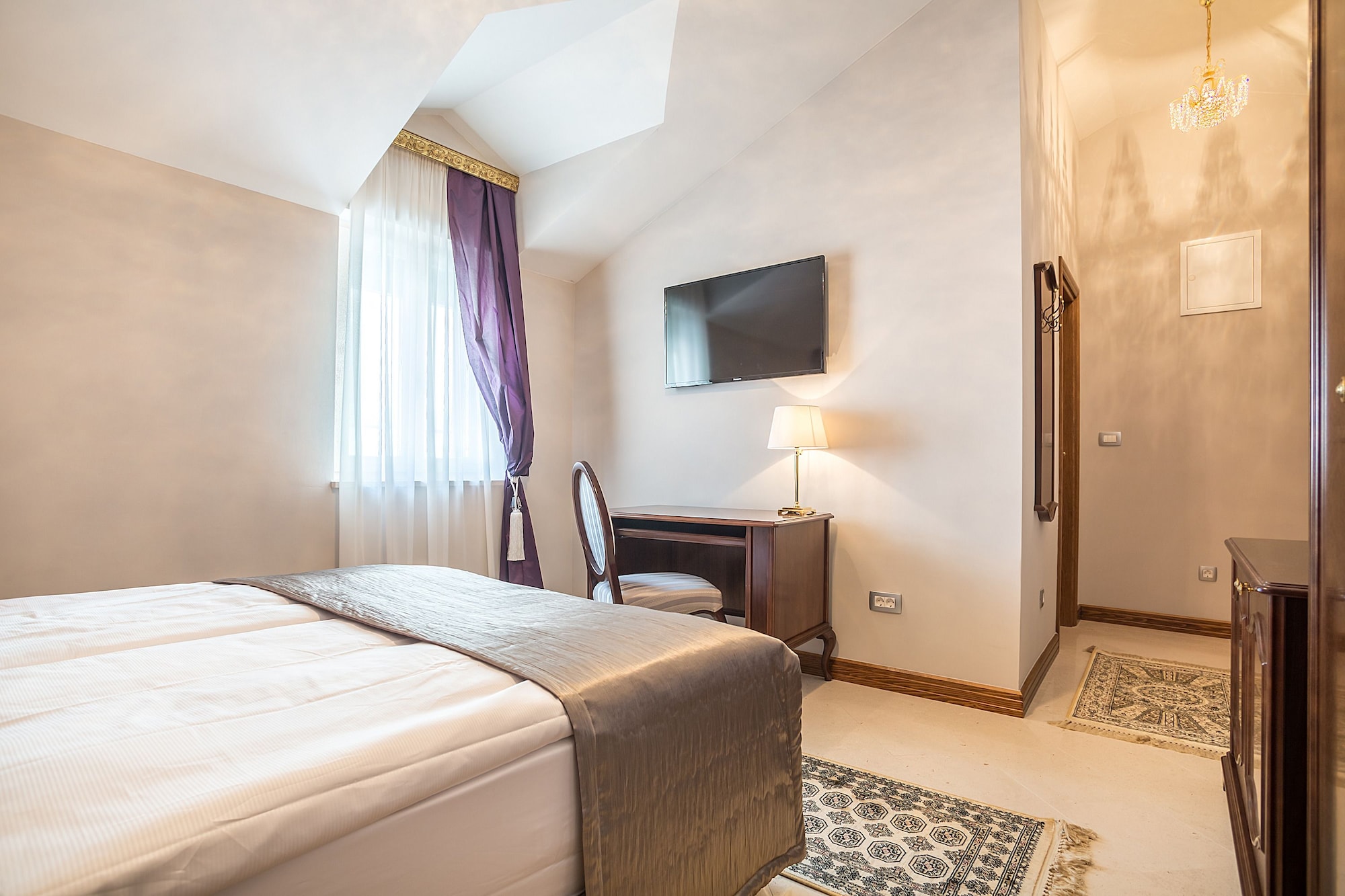 SUPERIOR, DOUBLE BED