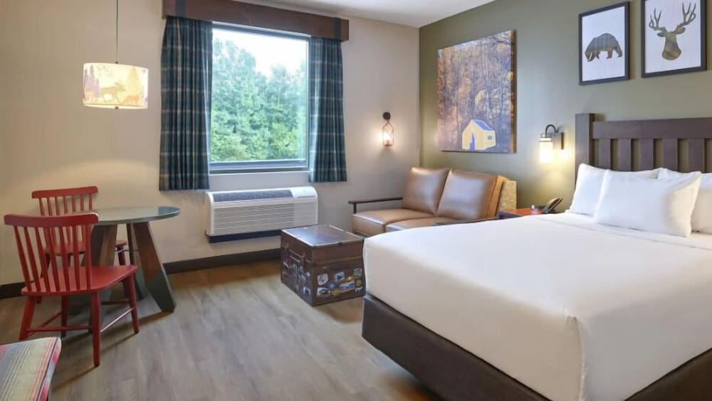 Royal, Suite, Den