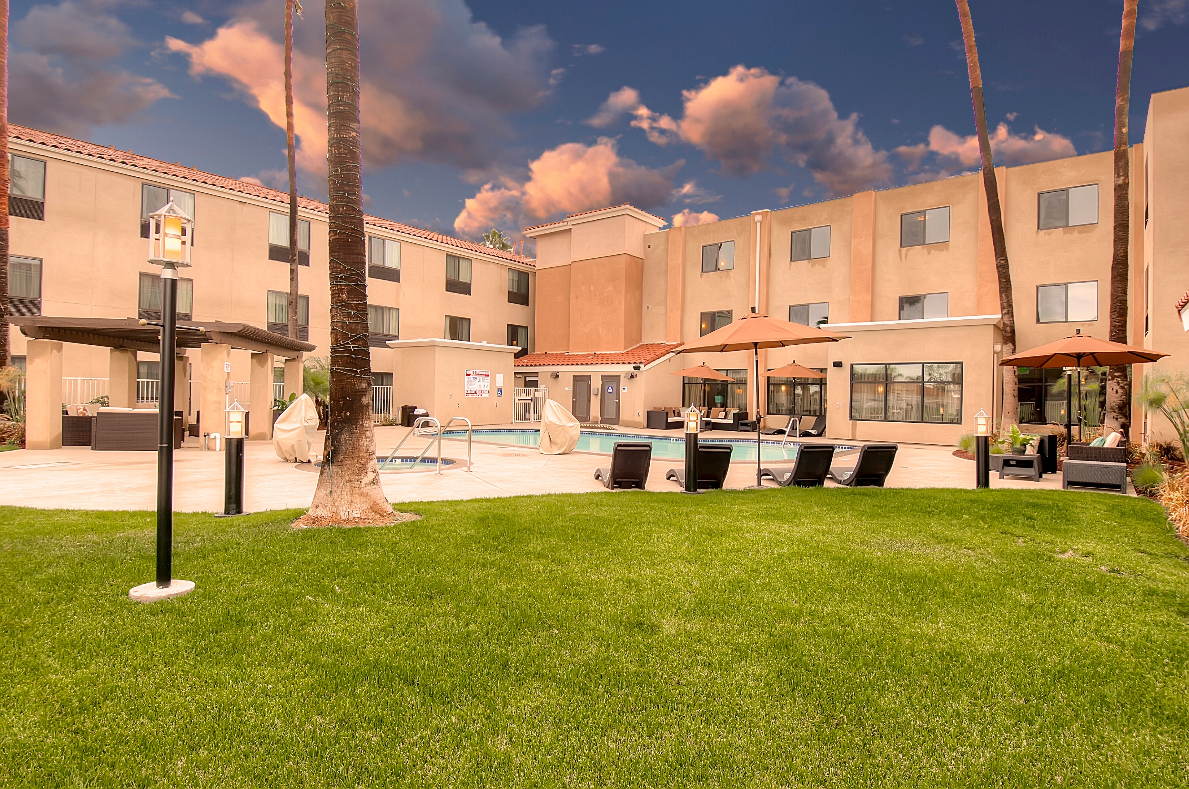 Holiday Inn Express Hotel & Suites Carlsbad Beach 41/45