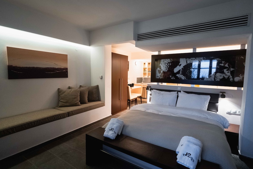 12 Months Luxury Resort 10/88