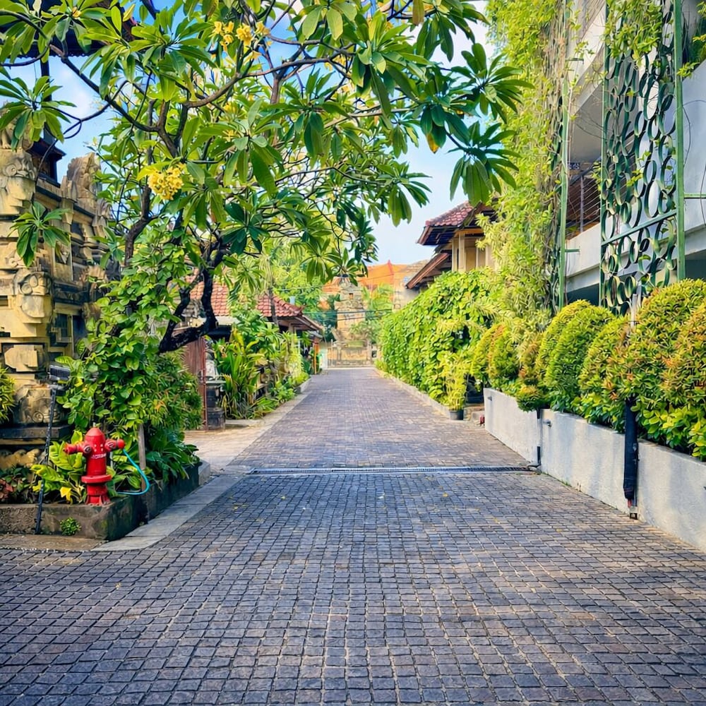 Ion Bali Benoa 67/73
