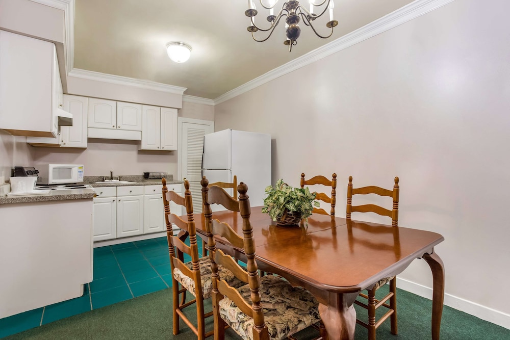 Americas Best Value Inn Historic Clewiston Inn 46/56
