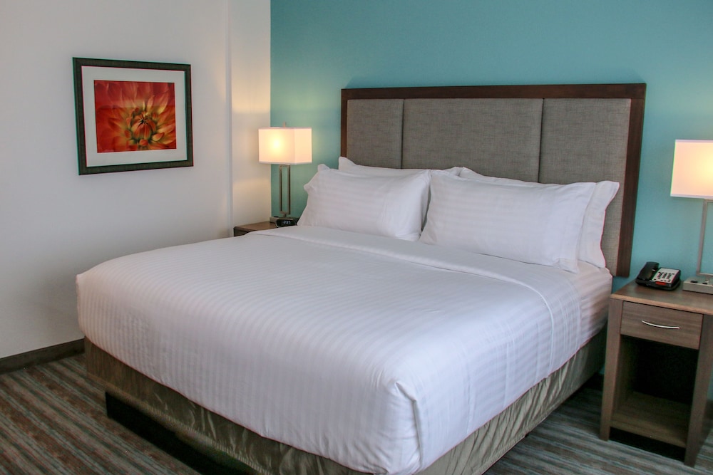 Standard, 2 Queen Beds, Accessible, Holiday Inn Hotel Suites Denver Tech Center Centennial 3/8