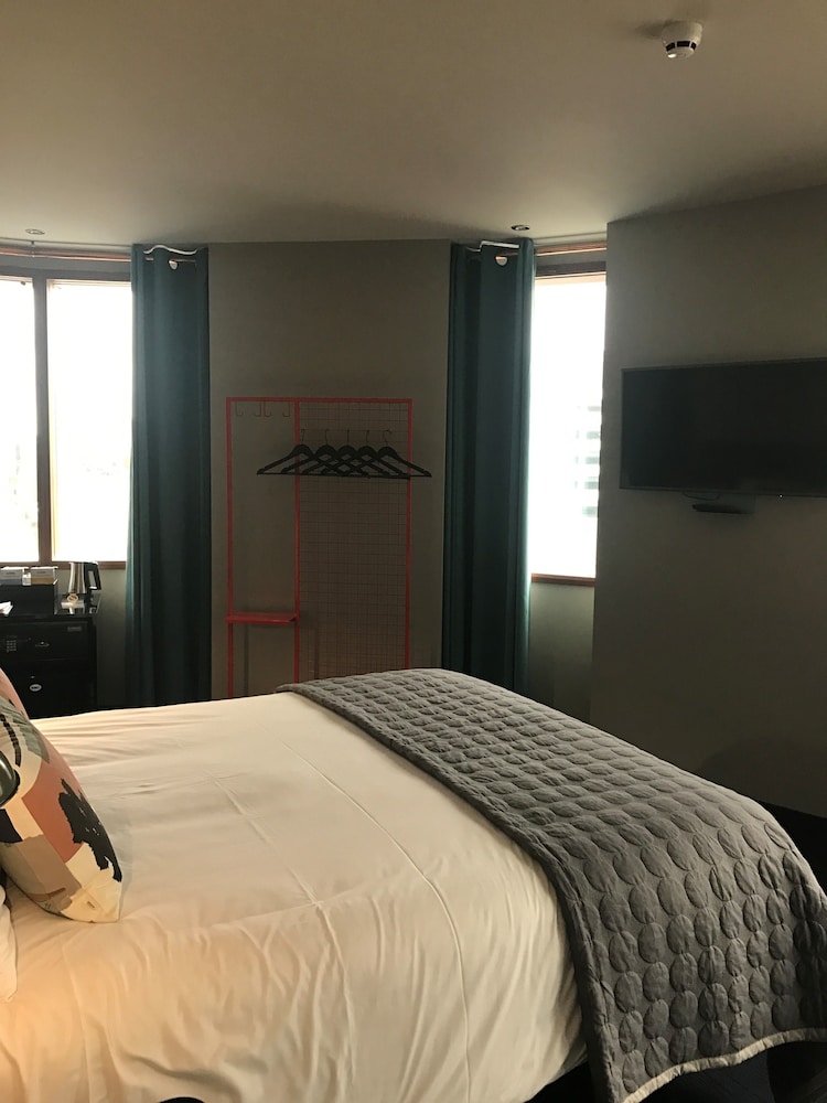 ROOMY, DOUBLE BED