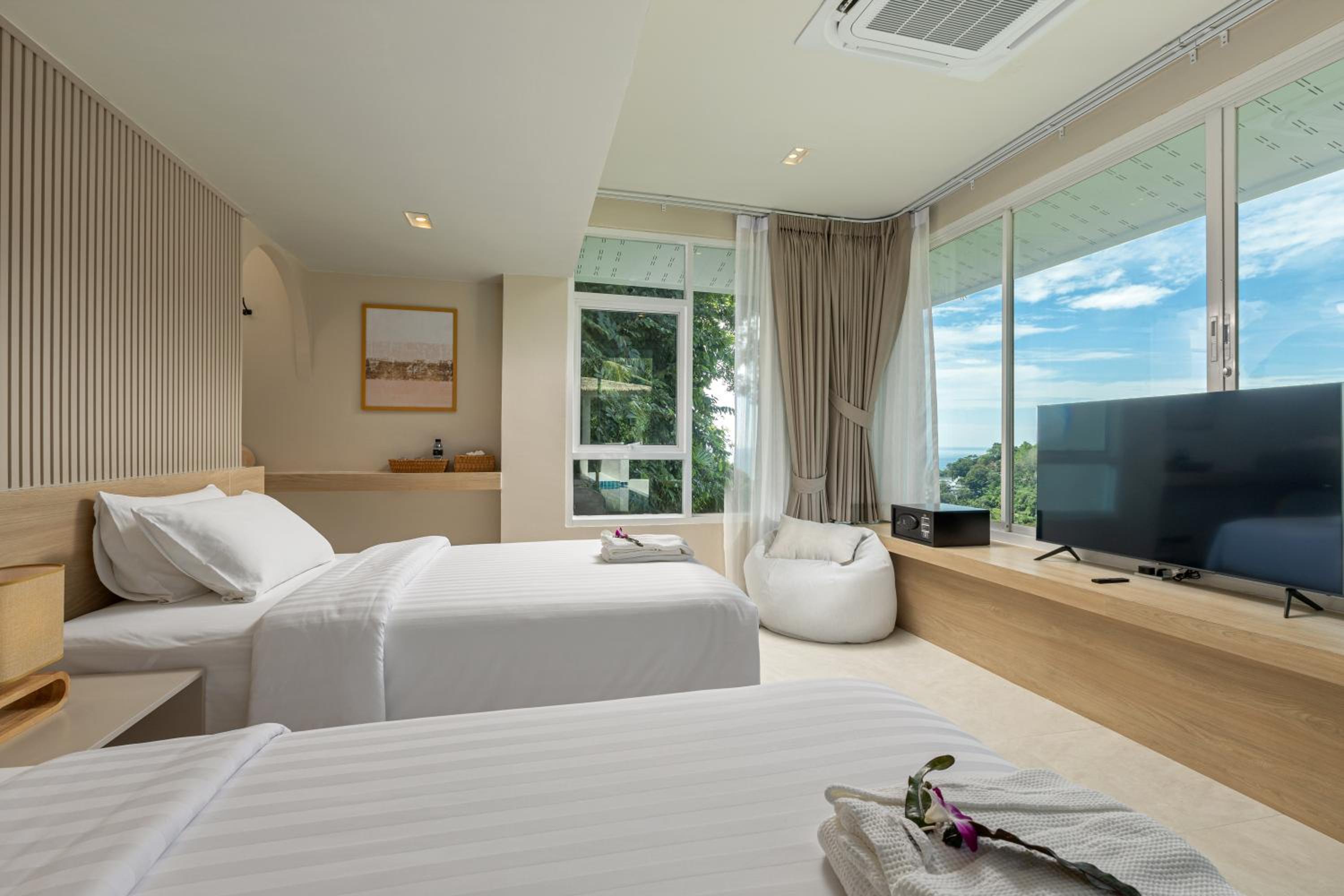 2 Bedrooms, Pool, Villa, Sea View