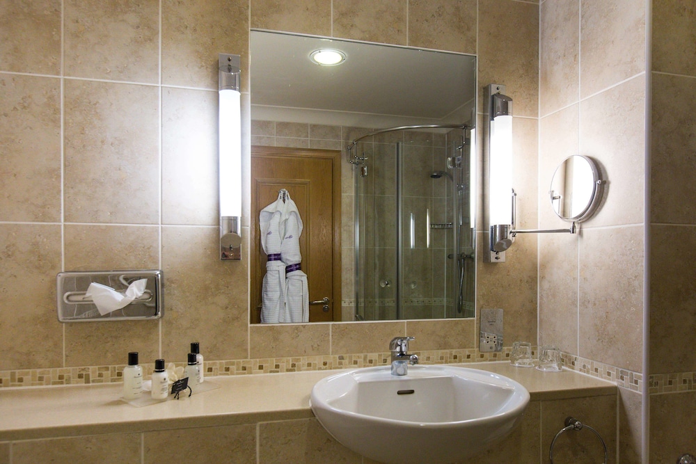 Hampshire Court Hotel & Spa 64/65