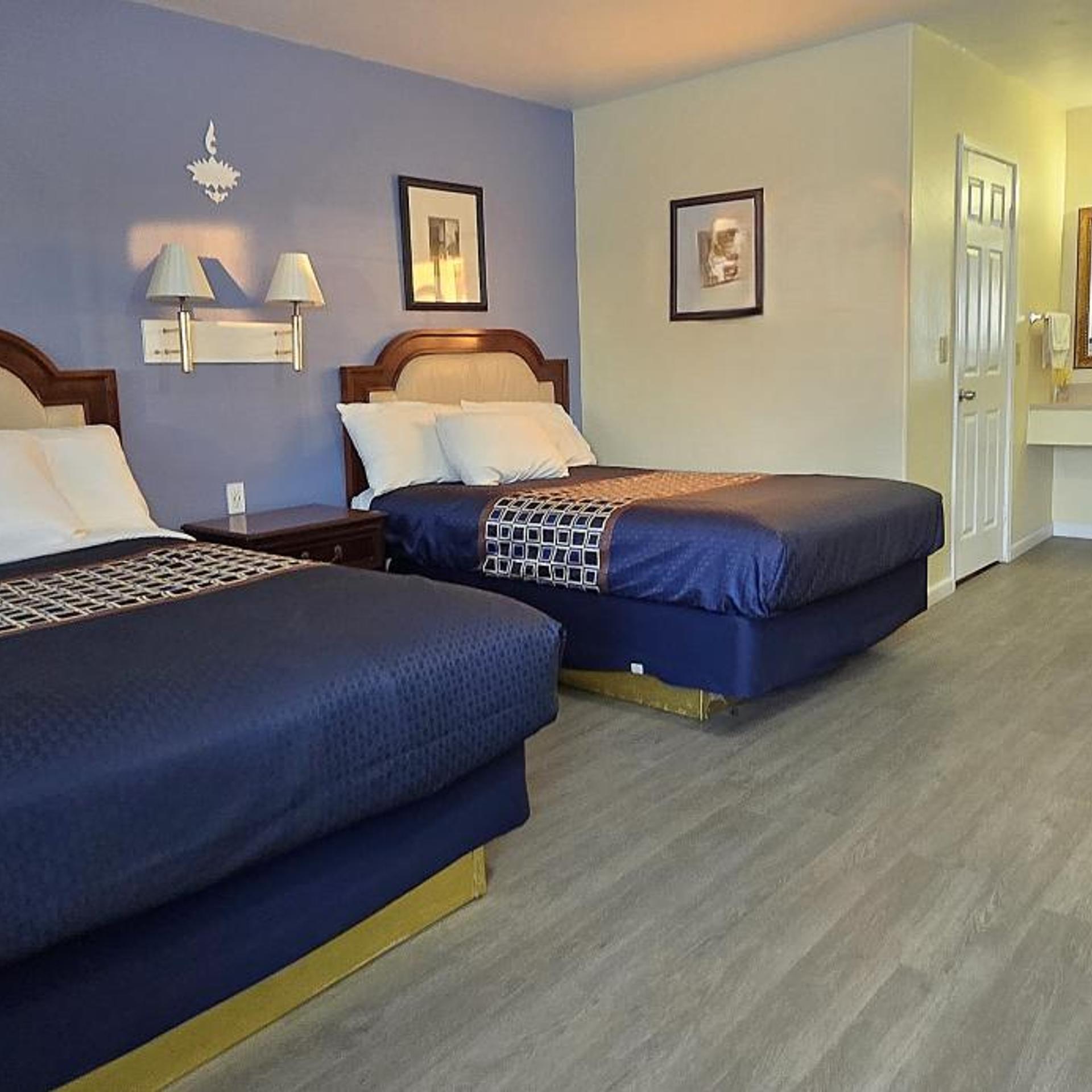 Room, King Bed, 2 Queen Beds, Rodeway Inn & Suites Blythe I-10, CA 3/10