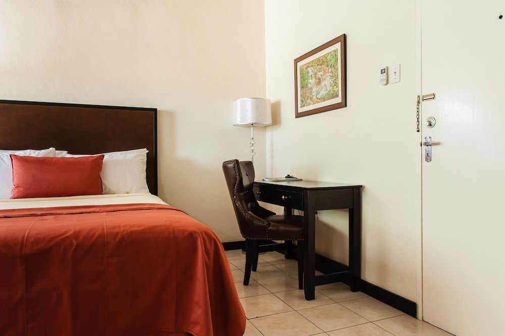 Shirley Retreat Hotel 16/34