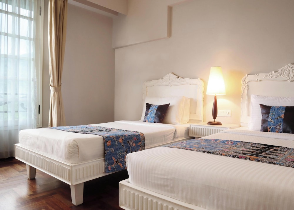 Colmar Tropicale, Berjaya Hills 23/76
